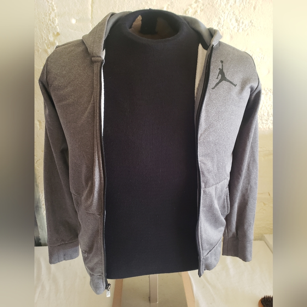 Jordan Hooded Gray Jacket Youth Large.  FF127